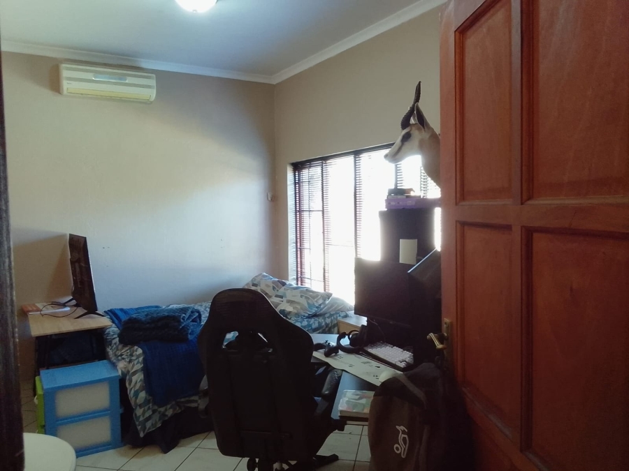 To Let 4 Bedroom Property for Rent in Safari Gardens North West